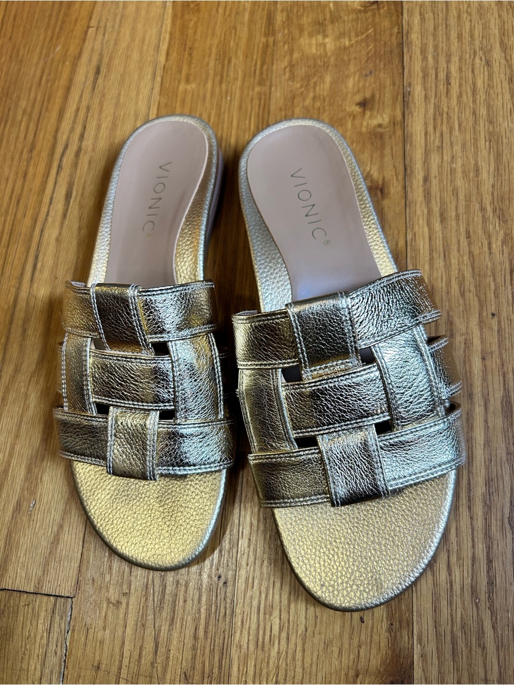 Vionic Glendora Metallic Slide Sandal Women's Sz 8 Arch Support Low Wedge Gold